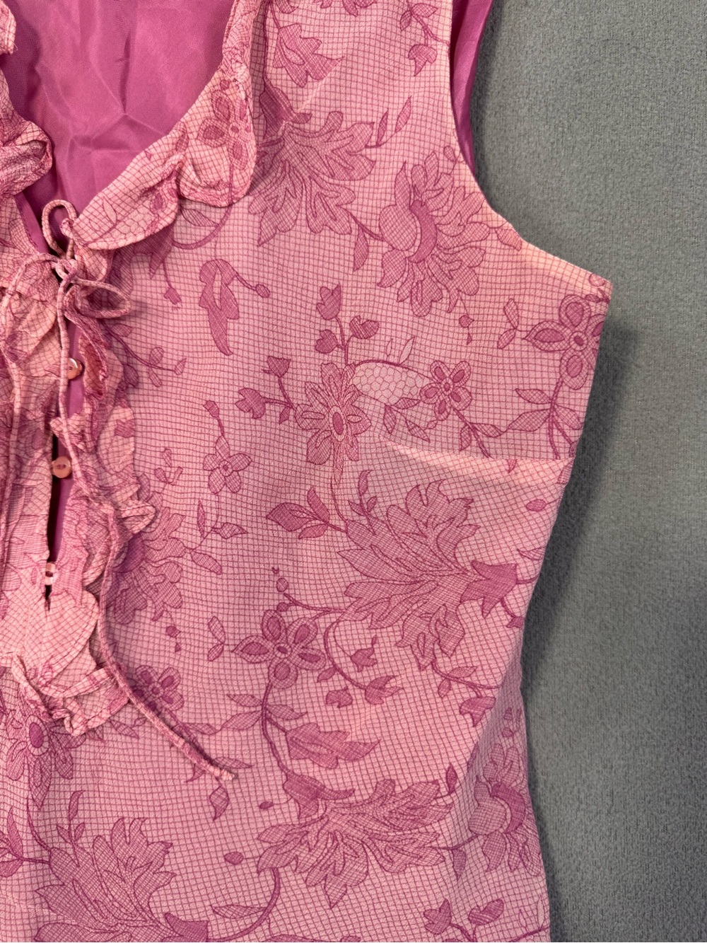 Vintage Y2K  ✨ Fairy 🧚 Sleeveless Pink Floral Ruffle Tie V Neck Silk Top, M - Picture 5 of 14